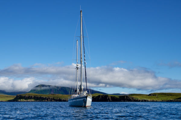 Moby Dick III Ankern in Canna. 