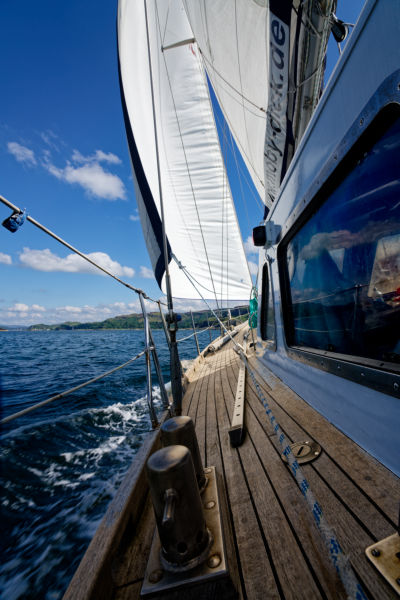 Moby Dick III unter vollen Segeln rund um Kerrera. 